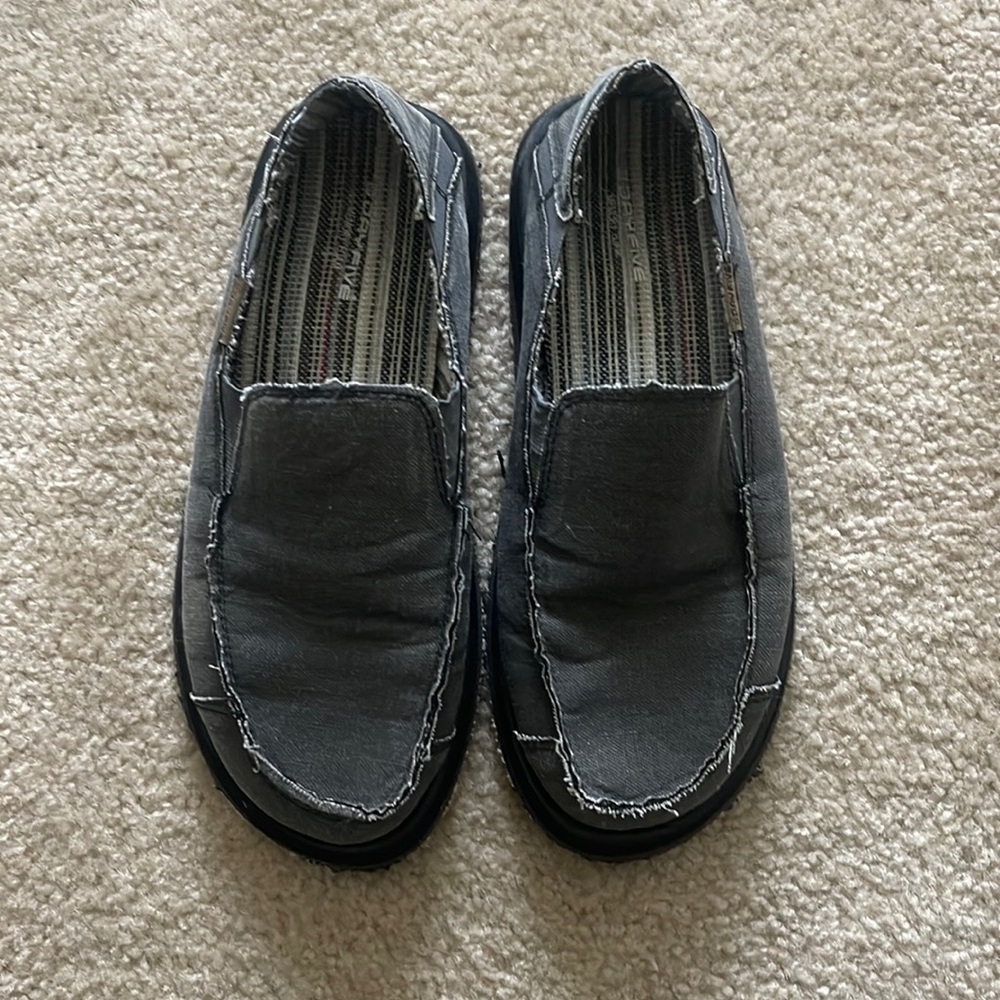 Men’s size 9 DAYFIVE casual shoe- like new!